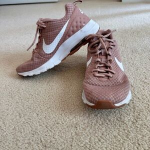 Nike Women’s Air Max Pink Trainers Sneakers Athletic Shoes MSRP $135 Size 7